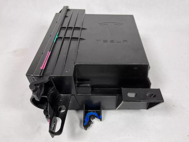 ⭕ 2016-2020 Tesla Model X Front Body Control Module Enclosure Box 2058
