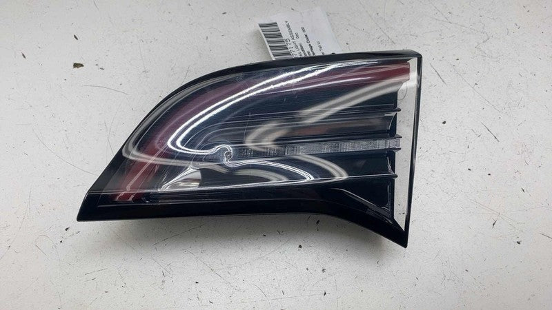 1077402 ⭕ 2017-2023 Model 3 Rear Right Inner Taillight LED Tail Lamp 3-Pin 1077402-00-E