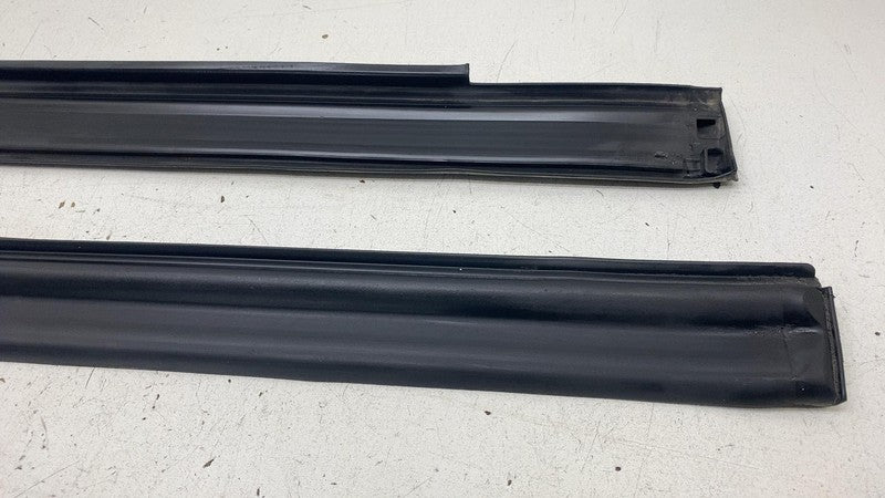 PT00002356 ⭕ 22-24 R1T Left & Right Skirt Rocker Panel Molding Seal PT00002356 / PT00002361
