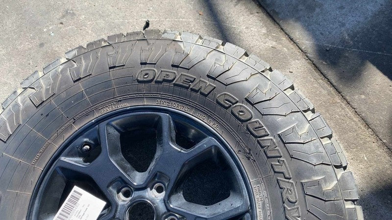 ⭕ 2019-2023 Jeep Wrangler 17x7.5 ET44.45 Wheel Rim w/ Toyo Tire 35x12.