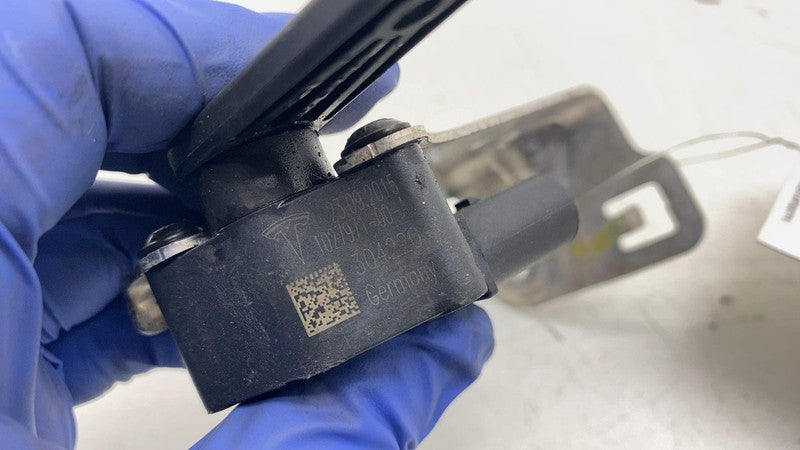 ⭕️ 15-20 Tesla Model S Rear Left Air Suspension Ride Height Sensor 102