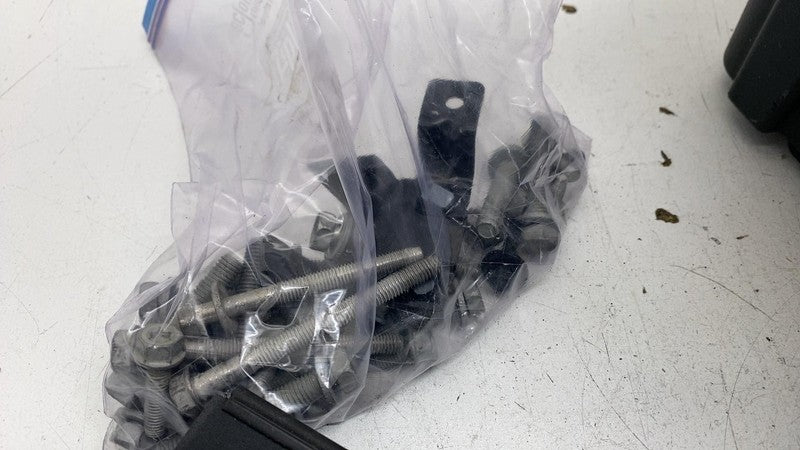 ⭕ 2025 Chrysler Pacifica Set of Bolt