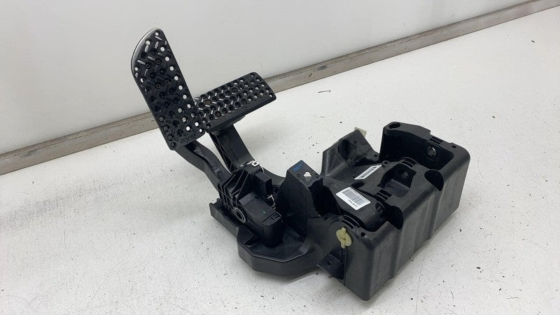 25863700 ⭕ 2014-2021 Dodge RAM ProMaster 1500 2500 3500 Front Accelerator & Brake Pedal