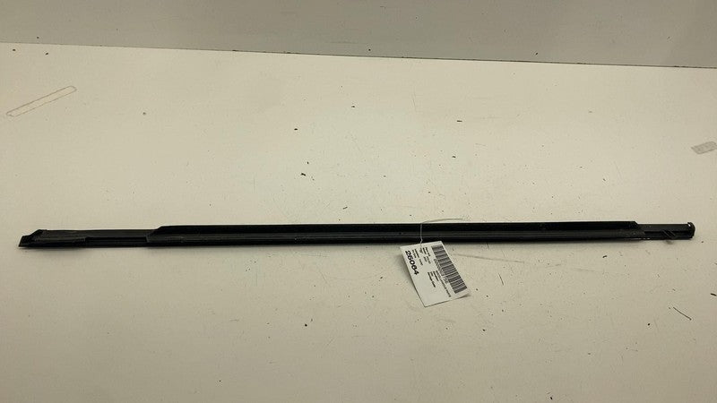 31108993 ⭕ 21-23 Polestar 2 Front Passenger Side Door Window Belt Molding Right 31108993