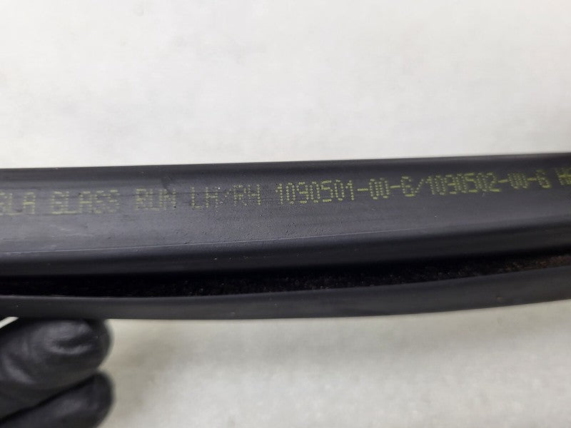 109050100G ⭕ 17-23 Tesla Model 3 Front Left Door A-Pillar Flag Glass Run Seal 1090501-00-G