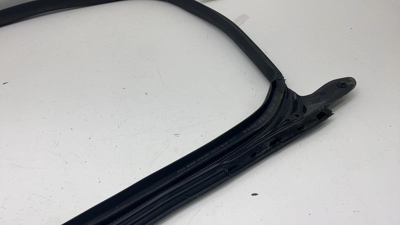 191098400E ⭕ 24-25 Model 3 Front Right Primary Body Weatherstrip Rubber Seal 1910984-00-E