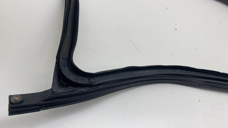 191098400E ⭕ 24-25 Model 3 Front Right Primary Body Weatherstrip Rubber Seal 1910984-00-E