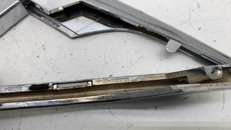 104960900F ⭕ 16-20 Model X Front Left & Right Foglamp Chrome Trim 1049609-00-F/1049610-00-F