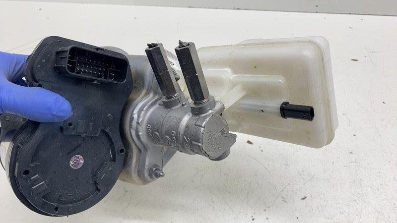 PT01073542A ⭕ 2025 Rivian R1S Power Brake Booster Master Cylinder Assembly Unit PT01073542-A
