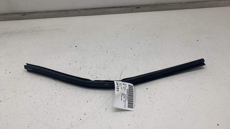 4KE 837 479 A ⭕ 19-23 Audi E-Tron Front Left Window Inner Belt Weatherstrip Seal LH 4KE837479A