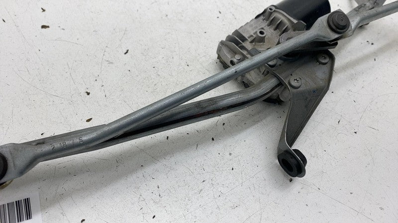 ⭕ 17-20 BMW 540i  Front Windshield Wiper Motor & Transmission Linkage 