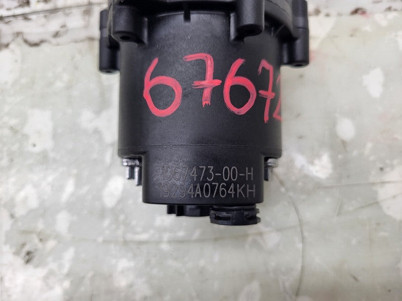 1067473-00-H ⭕ 2012-2020 Tesla Model S Coolant Water Pump Assembly Foam Isolated 1067473-00-H