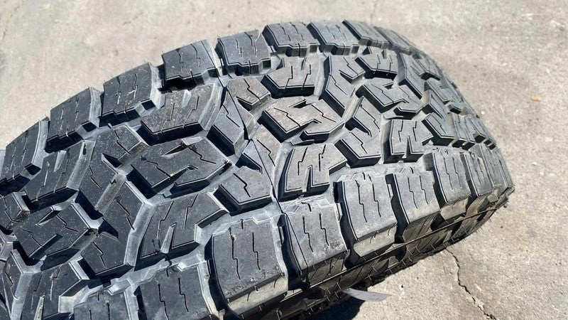 ⭕ 2019-2023 Jeep Wrangler 17x7.5 ET44.45 Wheel Rim w/ Toyo Tire 35x12.
