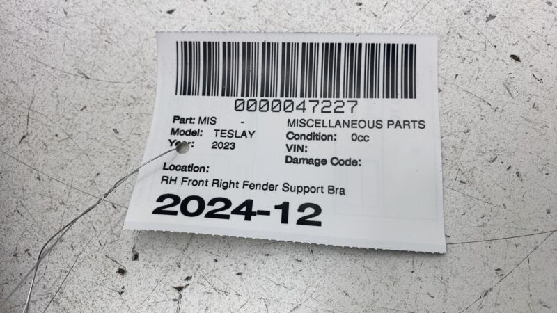1615548 00 C 2020-2023 Tesla Model Y MY Front Passenger Side Fender Support Bracket Right OEM