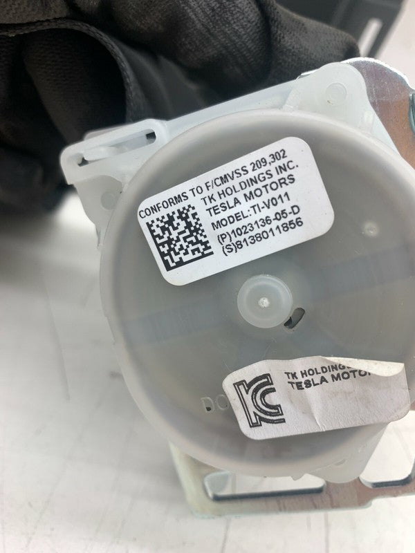 ⭕ 16-20 Model S Rear Left Seatbelt Retractor w/ Mid C-Pillar Cover 102