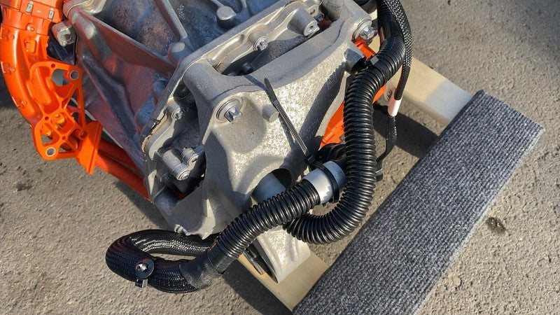 1120990 00 G 2017-2020 Tesla Model 3 M3 Rear Drive Unit Engine Electric Motor Low Current AWD