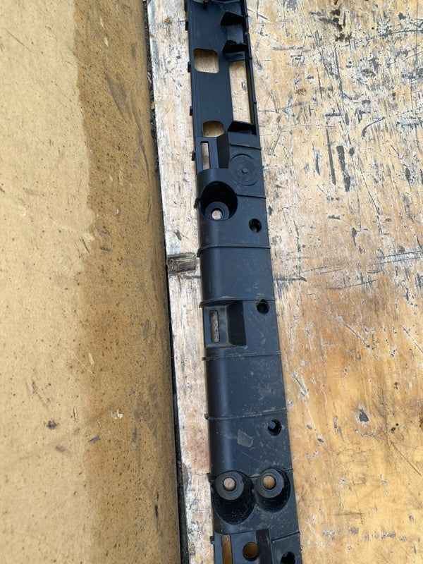 104669100B ⭕ 2016-2023 Tesla Model X Rocker Carrier Panel Trim Bracket Right 1046691-00-B