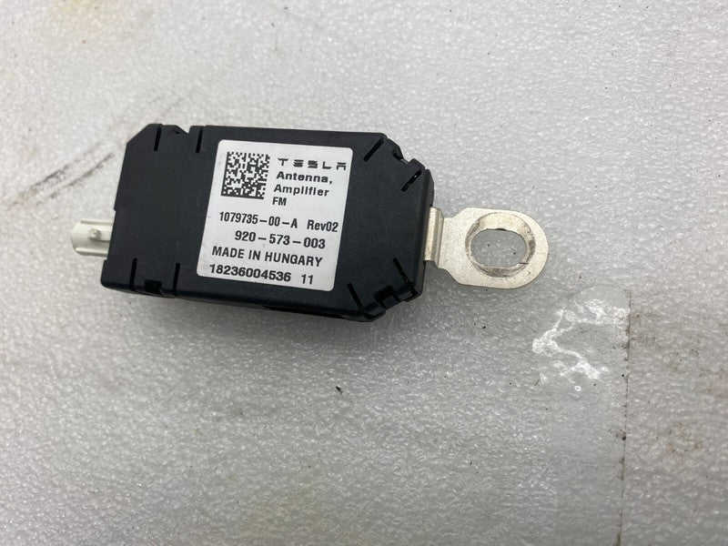 107973500A ⭕ 17-23 Tesla Model 3 Y Rear Left Antenna Amplifier AMP Radio FM LH 1079735-00-A