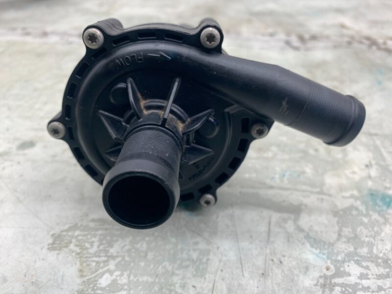 2016-2020 Tesla Model S X Front Cooling System Coolant Pump Assy 1035348-00-F