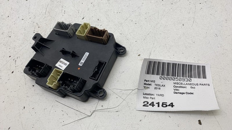 106205600B 2016-2020 Tesla Model X Rear Falcon Controller Door Control Module 1062056-00-B
