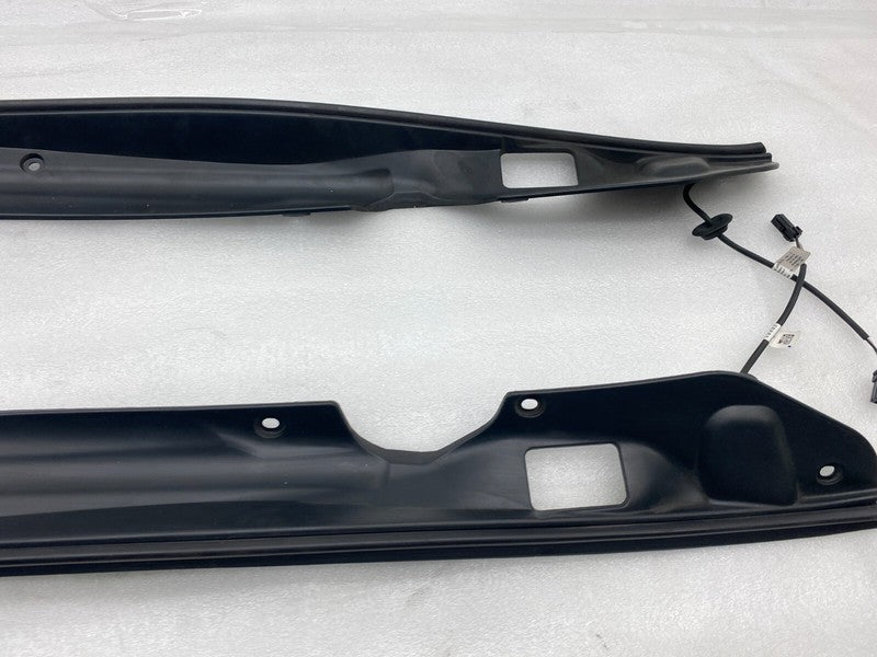 6007576 00 ⭕ 12-23 Model S Rear Left/Right Tailgate Trunk Pinch Sensor Trim 6007576/6007570