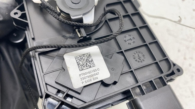 ⭕ 22-24 Rivian R1T Rear Right Gear Tunnel Latch w/ Manual Release PT00