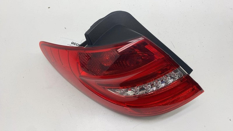 ⭕2013-2014 Mercedes-Benz B Electric Drive Rear Left Outer Tail Light A