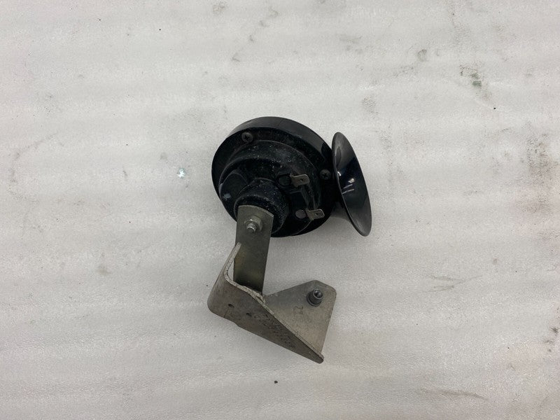 E1 0020046 ⭕ 12-20 Model S Seger Low Pitch Tone Horn 12V 410 Hertz w/ Bracket 6008607-00-B