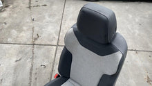 Front Seat VOLKSWAGEN ID4 25