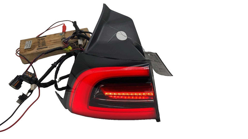 ⭕ 17-22 Model 3 Rear Left Outer Exterior Taillight Tail Lamp 3-Pin 107
