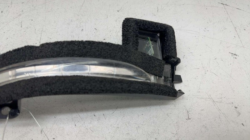 ⭕ 2025 Chrysler Pacifica Passenger Side Turn Signal LED Assembly Right