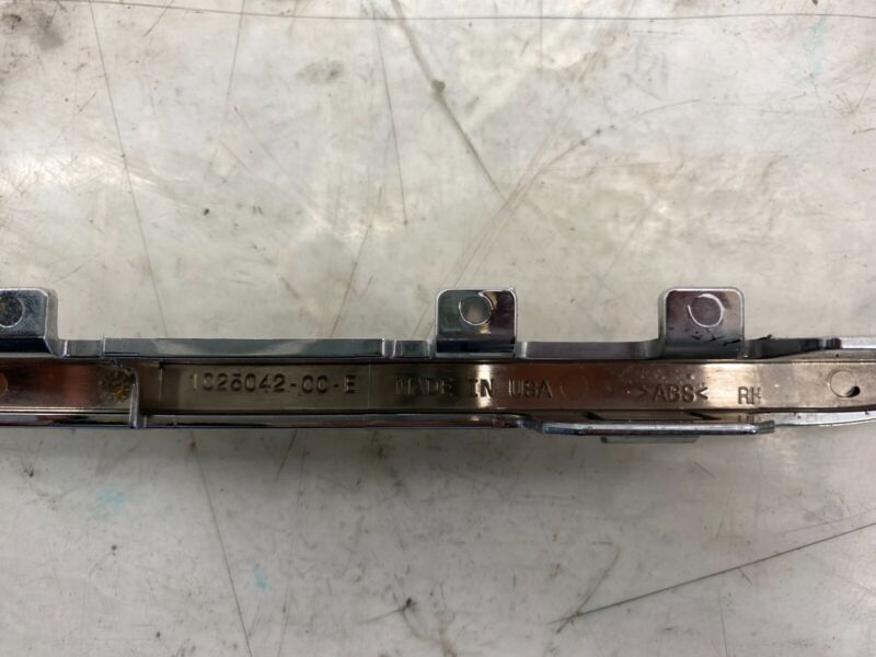 102504200E ⭕ 12-20 Tesla Model S Right Bright Rocker Molding Sill Trim Panel 1025042-00-E