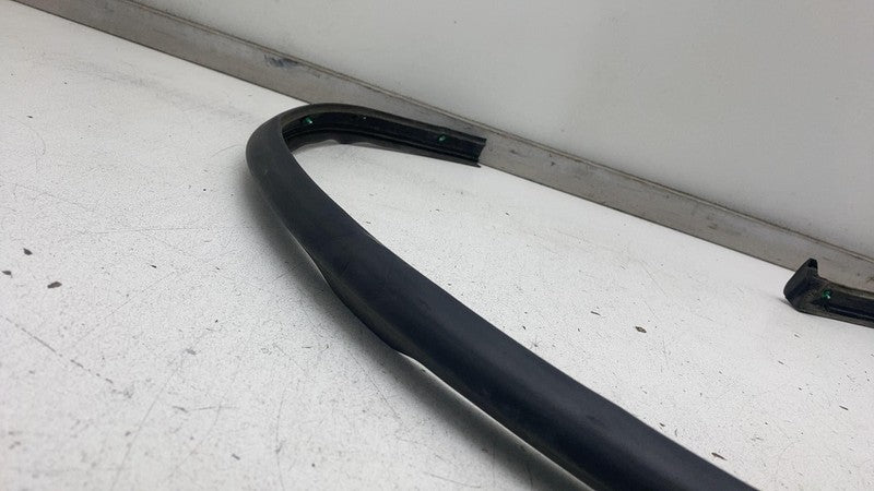 4KE-833-177 ⭕ 19-23 Audi e-Tron Driver Side Skirt Rocker Molding Rubber Seal Left 4KE833177