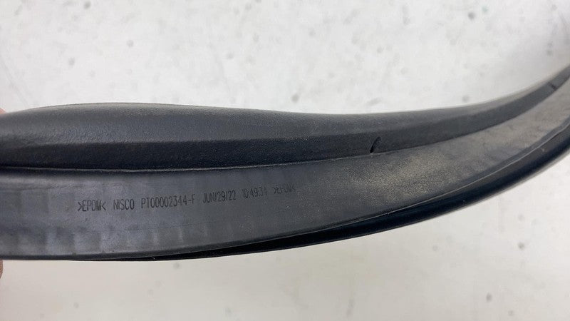 ⭕ 2022-2024 Rivian R1T R1S Front Frunk Weather Stripping Gasket Seal P