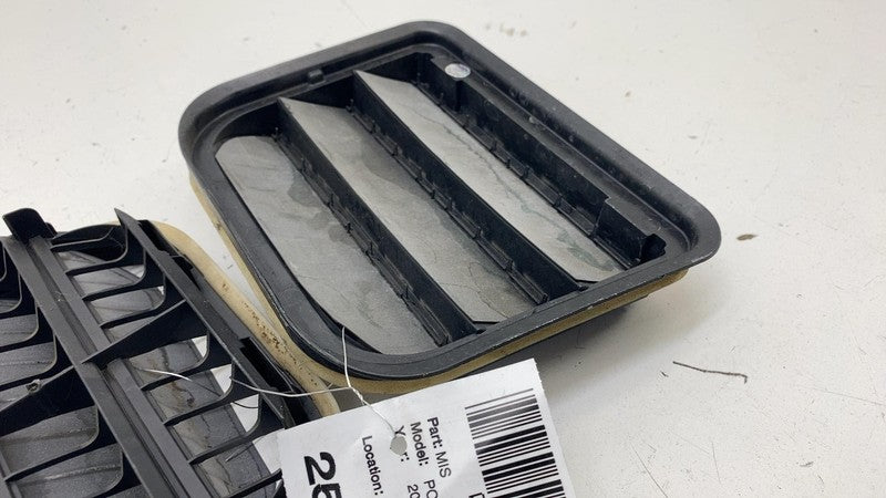 ⭕ 21-24 Polestar 2 Rear Left & Right Quarter Air Pressure Vent Grille 