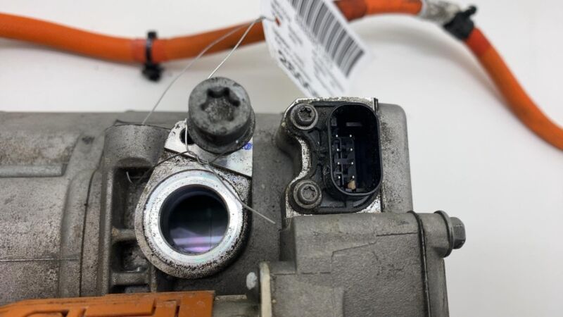 6452949610603 2018-2023 BMW 530e G30 Electric Hybrid A/C Air Conditioning Compressor Pump Assy