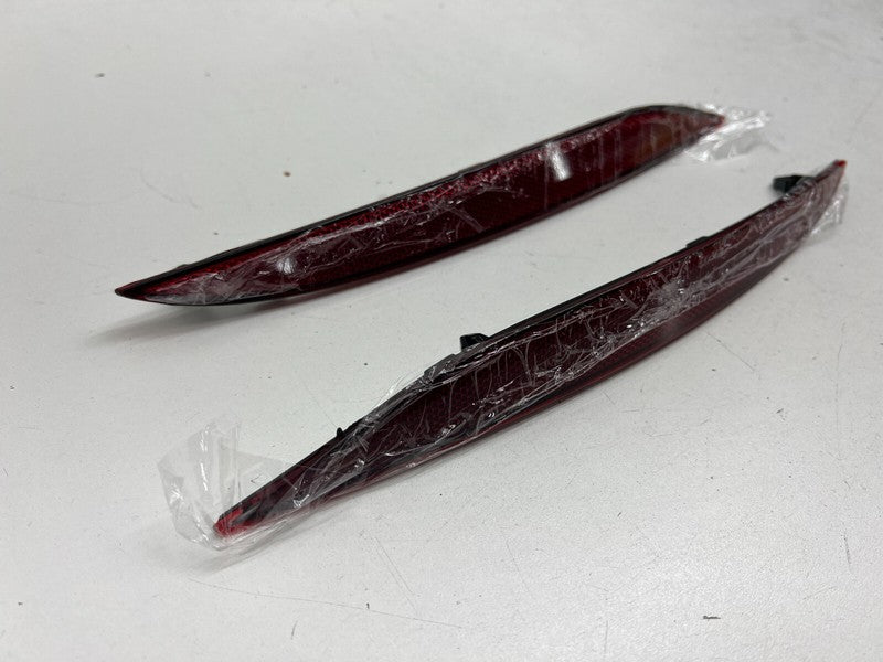 1034342-00-C ⭕16-23 Model X Rear Left & Right Bumper Lamp Reflector 1034342-00-C/1034343-00-C