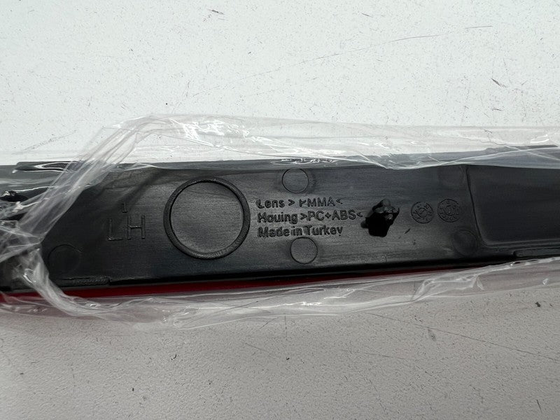 1495817-00-C ⭕ 20-24 Model Y Rear Left Bumper Tail Light Reflector Reflex Lamp 1495817-00-C