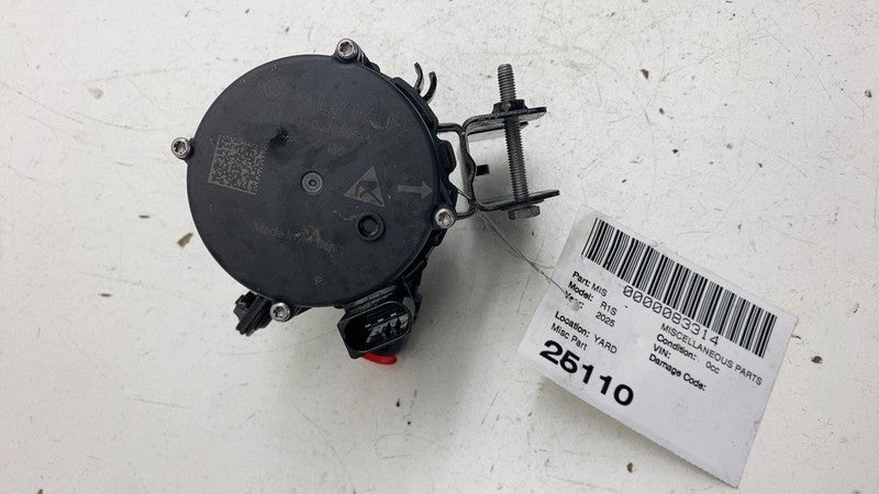 PT00876686A ⭕ 2025 Rivian R1S Engine Coolant Auxiliary Water Pump w/ Bracket PT00876686-A
