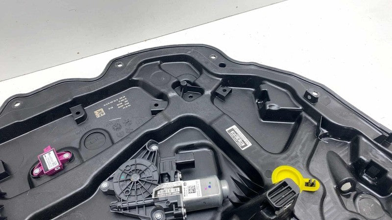 ⭕2017-2025 Chrysler Pacifica Front Left Door Window Regulator & Motor w/ Carrier