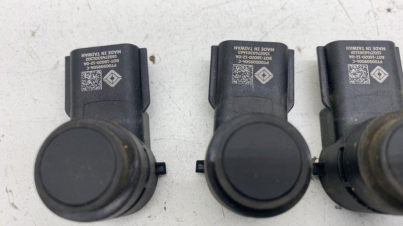 PT00509504C ⭕ 2025 Rivian R1S SET of Bumper Park Assist Sensors (6x) OEM PT00509504-C