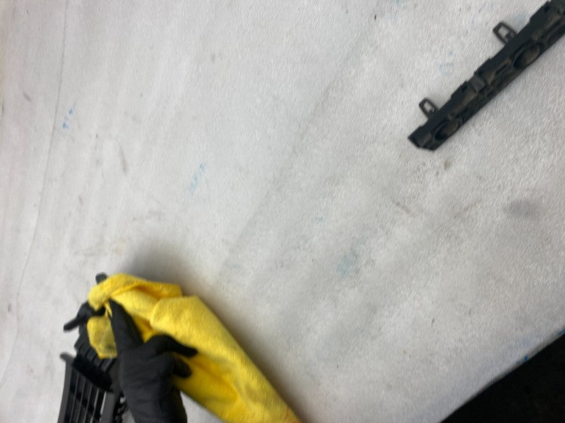 1003691 00 B ⭕12-20 Model S Rear Left/Right Rocker Panel Molding Support Bracket 1003691-00-B