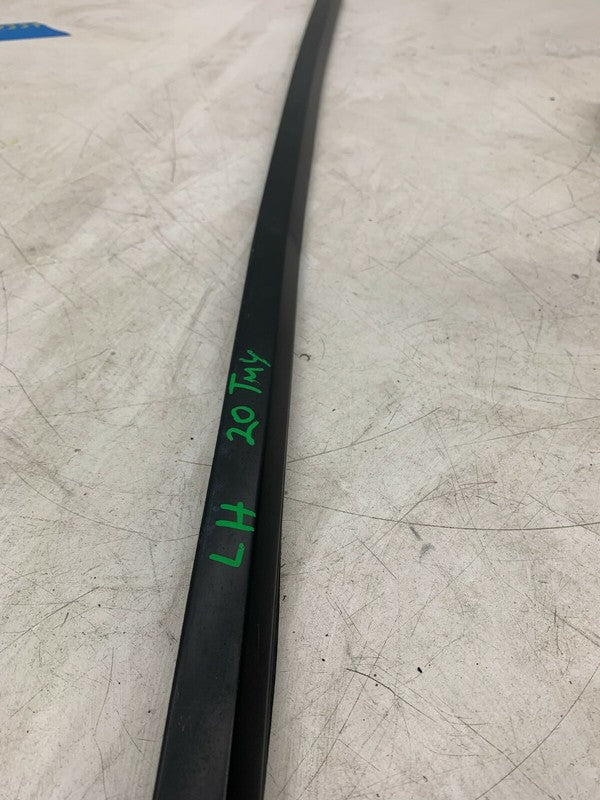 1495712-00-B ⭕ 20-21 Tesla Model Y Rear Passenger Door Window Strip Trim Right 1495712-00-B