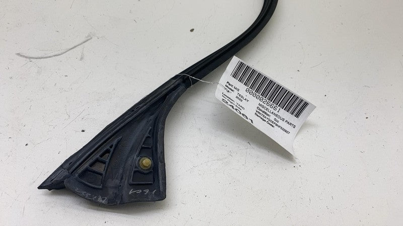 149767800C ⭕ 2020-2022 Tesla Model Y MY Passenger Side Body Header Seal Right 1497678-00-C