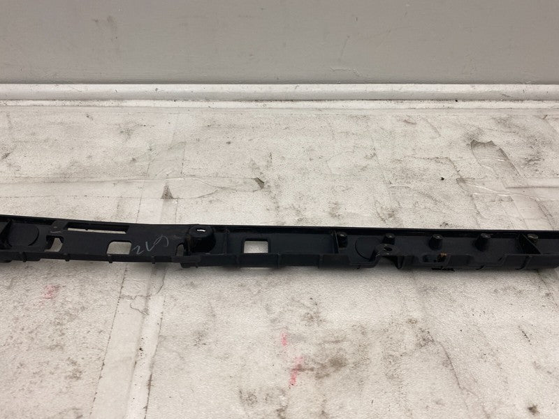 104669100B ⭕ 2016-2023 Tesla Model X Right Rocker Carrier Panel Trim Bracket 1046691-00-B