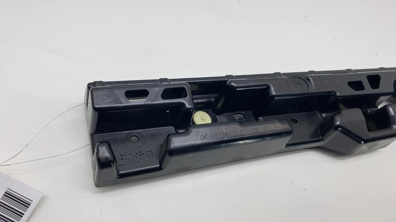 ⭕ 18-22 BMW 530e Front Right Skirt Rocker Molding Panel Support Mount 