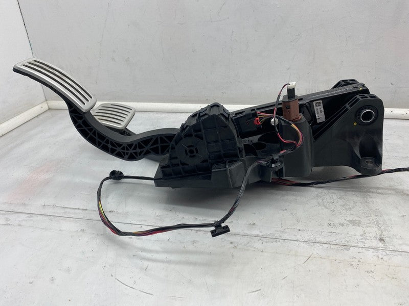 ⭕ 2020-2024 Tesla Model Y Accelerator and Brake Pedal Pad Assembly 118