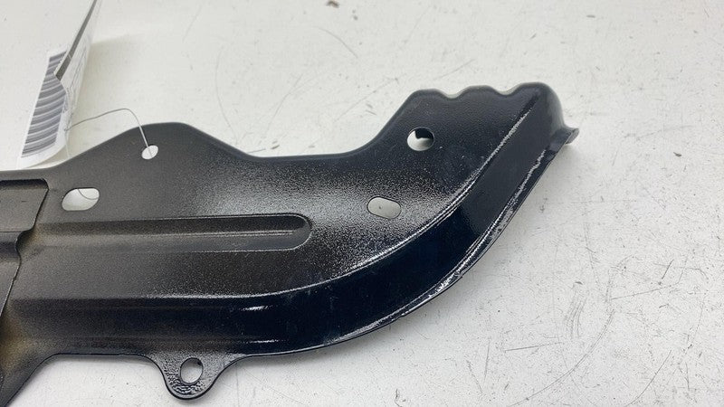 1092304-00-C ⭕ 17-24 Model 3 Front Driver Side Fender Mount Support Bracket Left 1092304-00-C