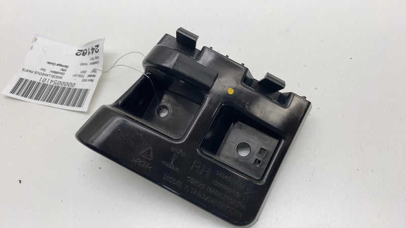 150696900B 2020-2024 Tesla Model Y MY Passenger Side Taillight Tail Lamp Bracket Right Assy