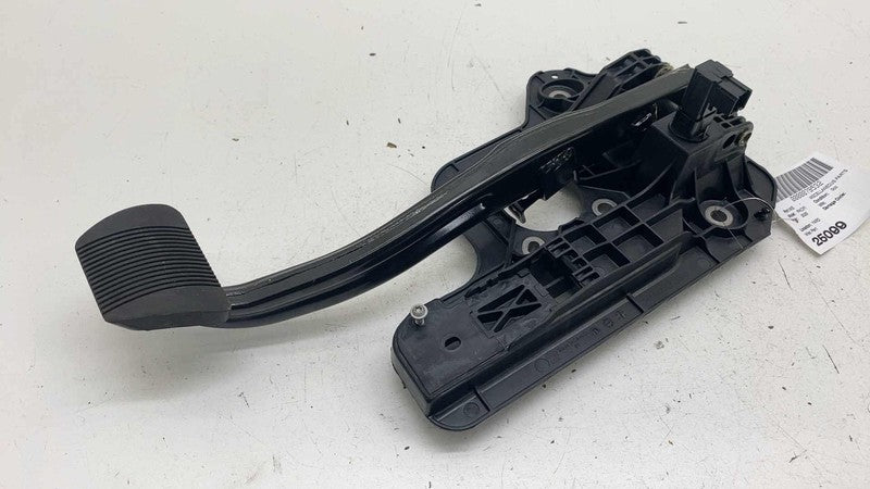 ⭕ 2017-2025 Chrysler Pacifica Foot Brake Stop Pedal w/ Mount Bracket Assembly